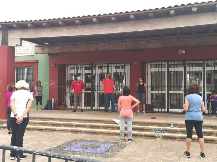 Usuarios del programa en Playa del Hombre (Foto TA)